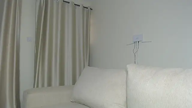 NIKKIE LOVE online show from September 29, 2025, 9:58 am