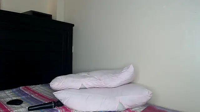 NIKKIE LOVE online show from April 13, 2026, 7:58 am