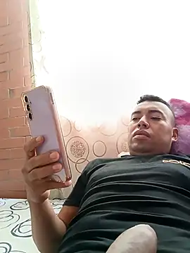 Diego leon27 online show from April 24, 2026, 8:00 pm