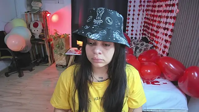 Cuttiealice online show from February 15, 2025, 12:01 pm