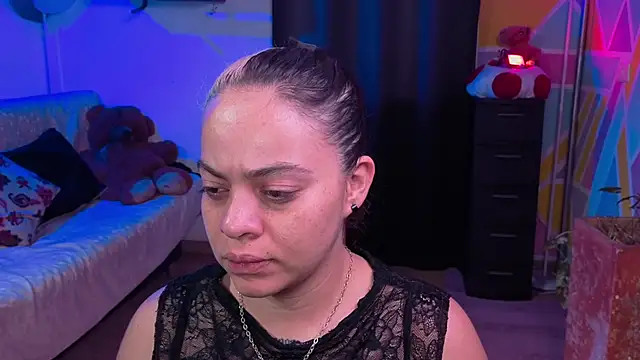 Cuttiealice online show from November 8, 2025, 11:32 am