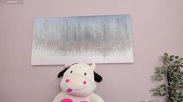 Briana Wells  online show from November 15, 2025, 1:29 pm