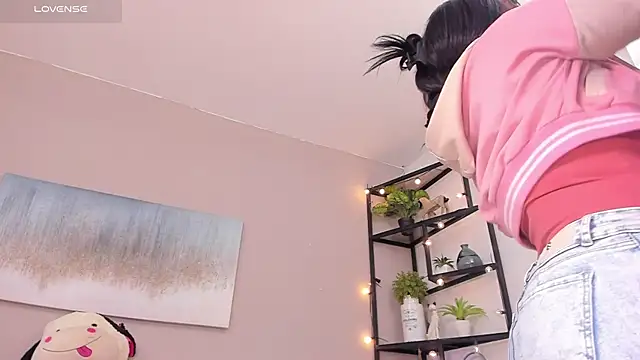 Briana Wells  online show from March 21, 2026, 12:54 pm