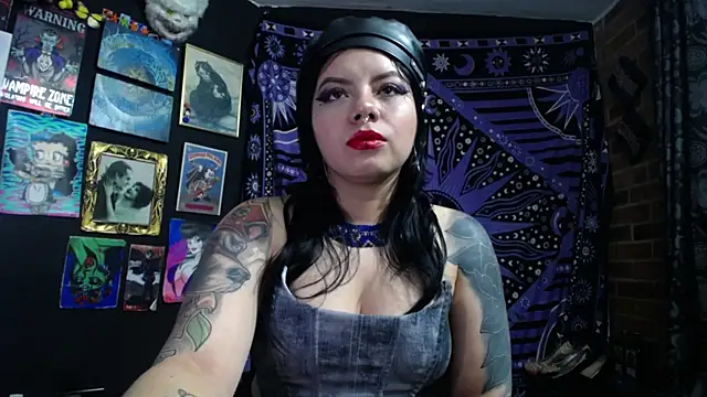 Snapshot of Yourmadame_P chatting on September 19, 2025, 12:34 am Yourmadame P online show from September 19, 2025, 12:34 am