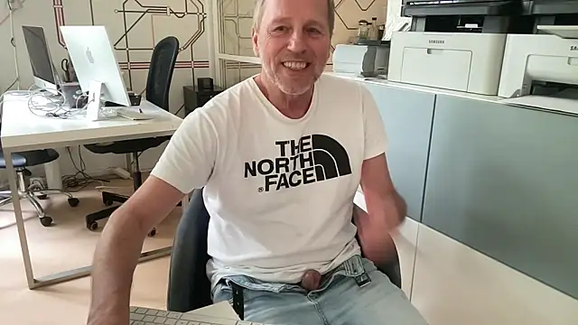 Snapshot of drefman chatting on June 2, 2026, 12:29 pm drefman online show from June 2, 2026, 12:29 pm
