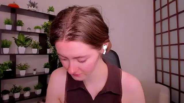 Snapshot of KateCuddle chatting on October 16, 2025, 2:12 am KateCuddle online show from October 16, 2025, 2:12 am