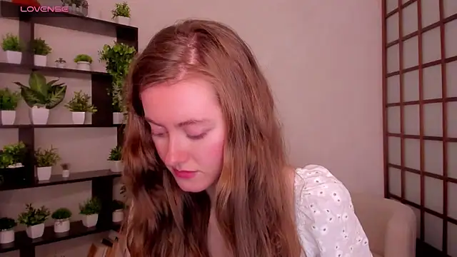 Snapshot of KateCuddle chatting on October 22, 2025, 2:45 am KateCuddle online show from October 22, 2025, 2:45 am