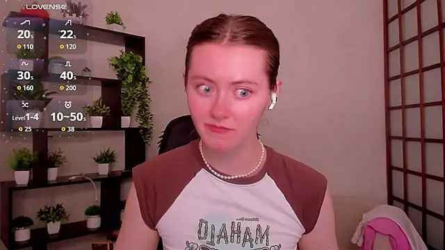 Snapshot of KateCuddle chatting on June 18, 2026, 2:12 am KateCuddle online show from June 18, 2026, 2:12 am