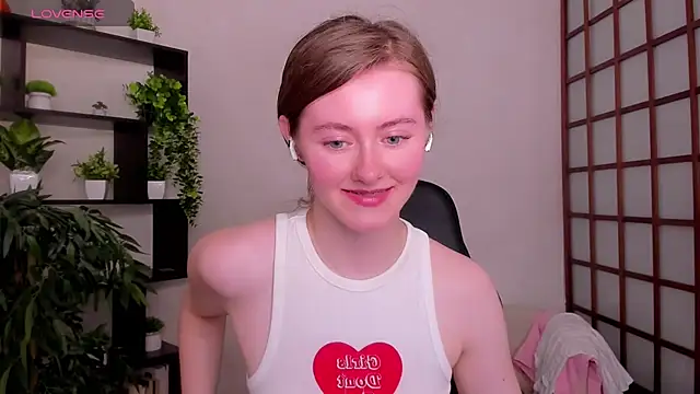 Snapshot of KateCuddle chatting on June 26, 2026, 2:38 am KateCuddle online show from June 26, 2026, 2:38 am