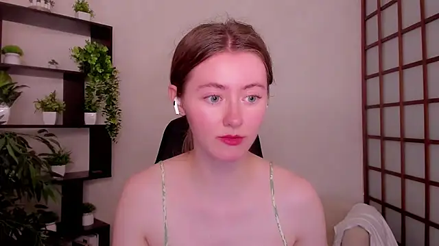 Snapshot of KateCuddle chatting on June 30, 2026, 2:45 am KateCuddle online show from June 30, 2026, 2:45 am