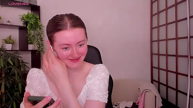Snapshot of KateCuddle chatting on July 2, 2026, 3:23 am KateCuddle online show from July 2, 2026, 3:23 am