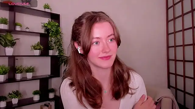 Snapshot of KateCuddle chatting on July 9, 2026, 3:32 am KateCuddle online show from July 9, 2026, 3:32 am