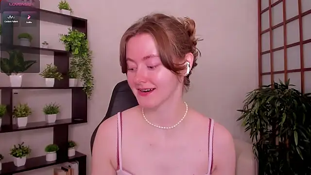 Snapshot of KateCuddle chatting on July 15, 2026, 2:17 am KateCuddle online show from July 15, 2026, 2:17 am