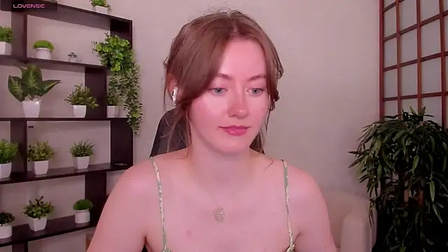 Snapshot of KateCuddle chatting on July 17, 2026, 2:18 am KateCuddle online show from July 17, 2026, 2:18 am