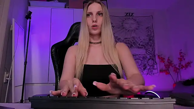 Snapshot of Anna_Fink chatting on July 31, 2026, 8:30 pm Anna Fink online show from July 31, 2026, 8:30 pm