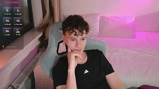 Snapshot of cute_thomas chatting on July 21, 2026, 7:27 pm cute thomas online show from July 21, 2026, 7:27 pm