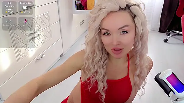 WhiteBunny online show from January 14, 2026, 7:58 am