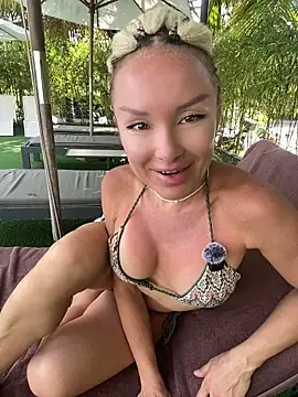 WhiteBunny online show from June 11, 2026, 2:11 am