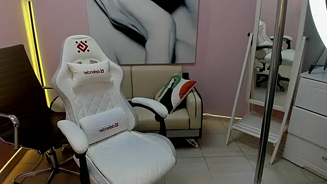 Persephoni online show from December 22, 2025, 3:53 pm