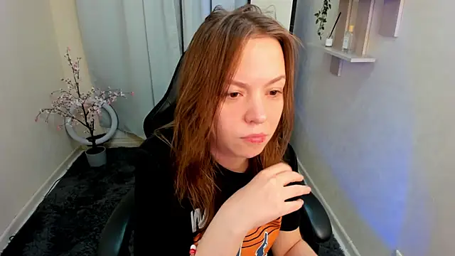 Snapshot of Persephoni chatting on June 14, 2026, 6:15 am Persephoni online show from June 14, 2026, 6:15 am