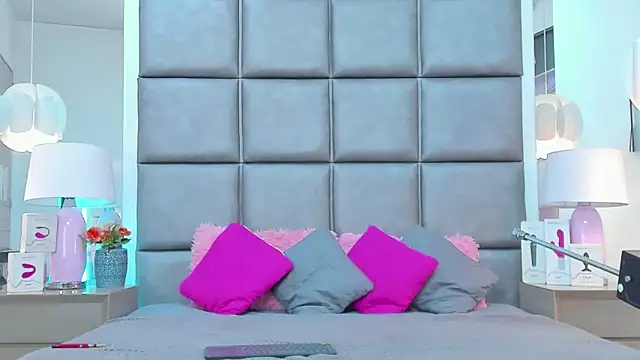 AllissaBrowm online show from February 1, 2025, 6:51 pm