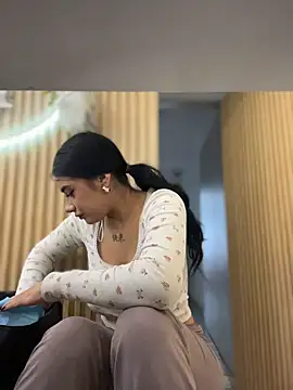 Snapshot of clarachanelricek chatting on December 17, 2025, 6:14 pm clarachanelricek online show from December 17, 2025, 6:14 pm