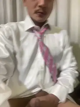 Satinshirt1992 online show from February 18, 2026, 4:14 pm