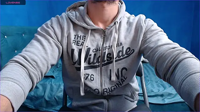 Snapshot of alex_blu chatting on October 8, 2025, 10:35 am alex blu online show from October 8, 2025, 10:35 am