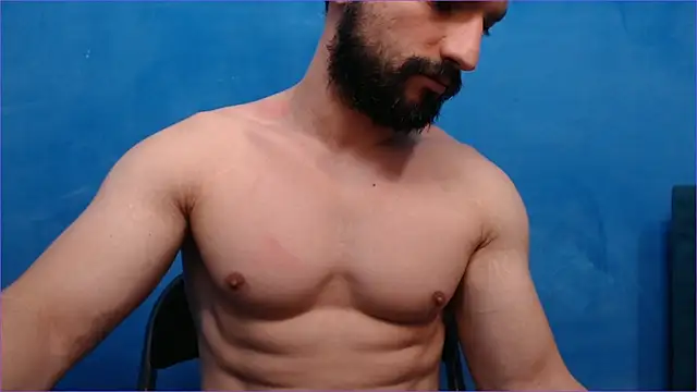 Snapshot of alex_blu chatting on October 22, 2025, 7:35 pm alex blu online show from October 22, 2025, 7:35 pm