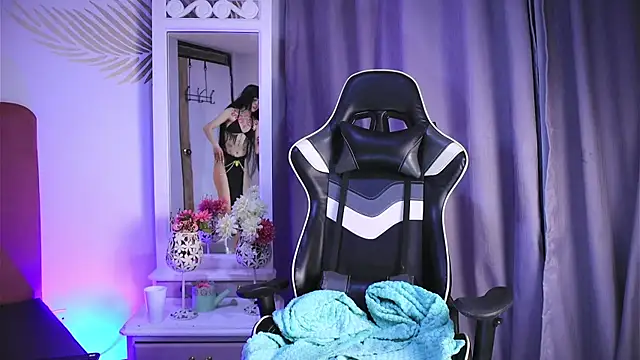 dianebleu online show from January 22, 2025, 3:52 am