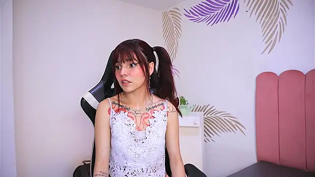 dianebleu online show from March 3, 2025, 4:03 am