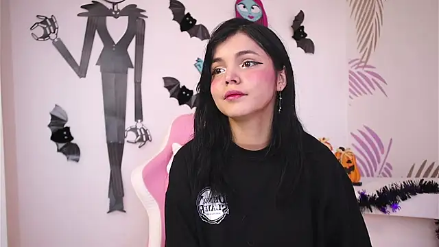 dianebleu online show from October 18, 2025, 1:34 pm