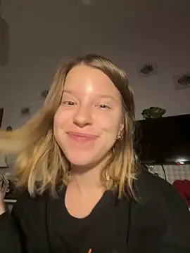 kimczii online show from October 8, 2025, 9:01 pm