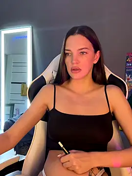 julia fly online show from November 10, 2025, 9:52 am