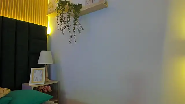 Snapshot of AntonellaaHot chatting on February 5, 2025, 11:06 pm AntonellaaHot online show from February 5, 2025, 11:06 pm