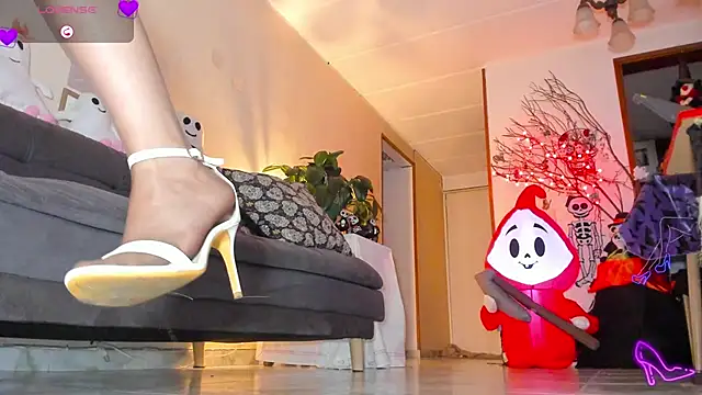 charlize legs online show from October 10, 2025, 11:15 pm