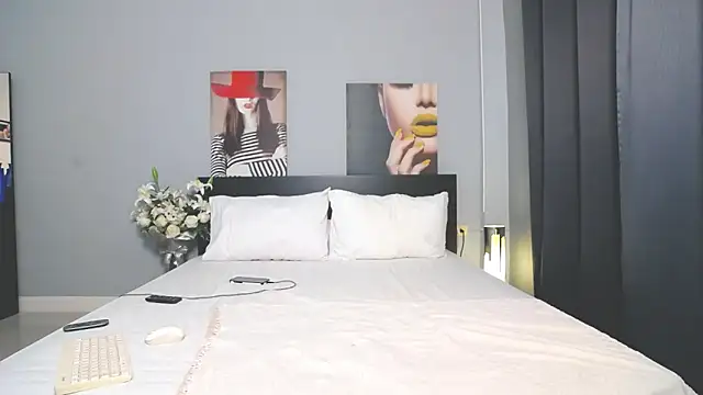 Hotbeebee online show from January 30, 2025, 4:58 am