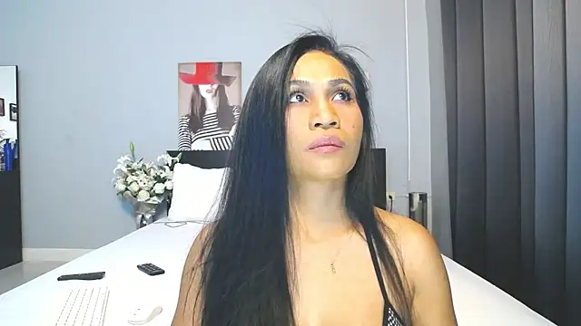 Hotbeebee online show from February 6, 2025, 11:58 pm