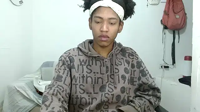 angelamarie1 online show from November 7, 2025, 7:41 am