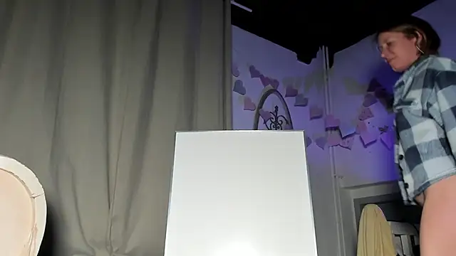 Lola Belgium online show from February 24, 2025, 6:26 pm