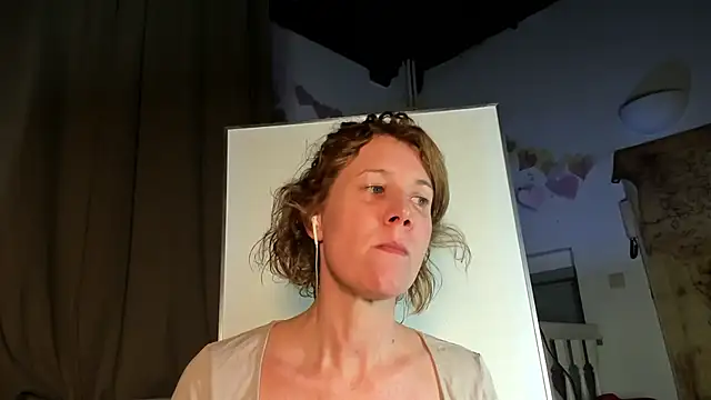 Lola Belgium online show from March 8, 2025, 6:26 pm