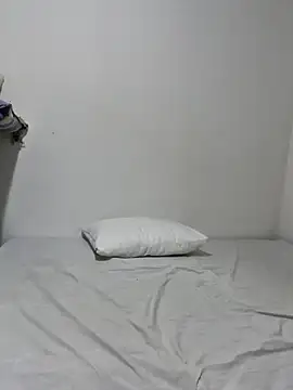 frenchxena98 online show from November 17, 2025, 9:20 pm