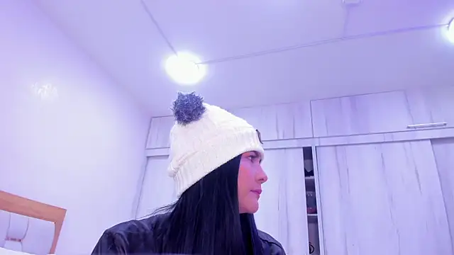 paola rodriguez online show from February 9, 2025, 7:09 pm