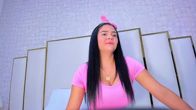 paola rodriguez online show from September 11, 2025, 11:43 am