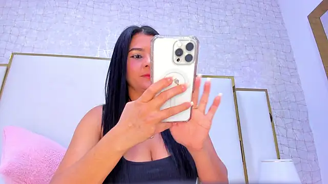 paola rodriguez online show from September 15, 2025, 11:54 am