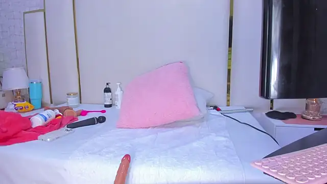 paola rodriguez online show from October 4, 2025, 12:14 pm