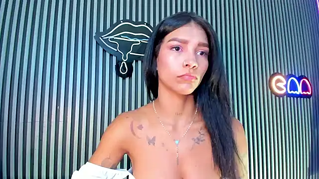 LauraAristizabal online show from January 21, 2025, 1:22 pm