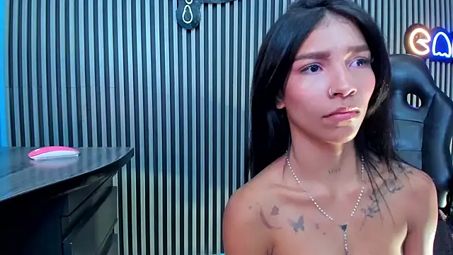 LauraAristizabal online show from January 21, 2025, 4:27 pm