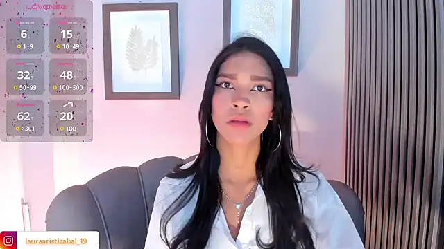 LauraAristizabal online show from January 26, 2025, 1:15 pm