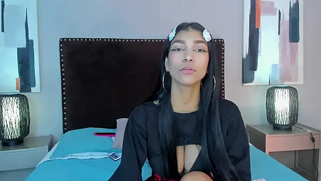 LauraAristizabal online show from March 4, 2025, 4:20 pm